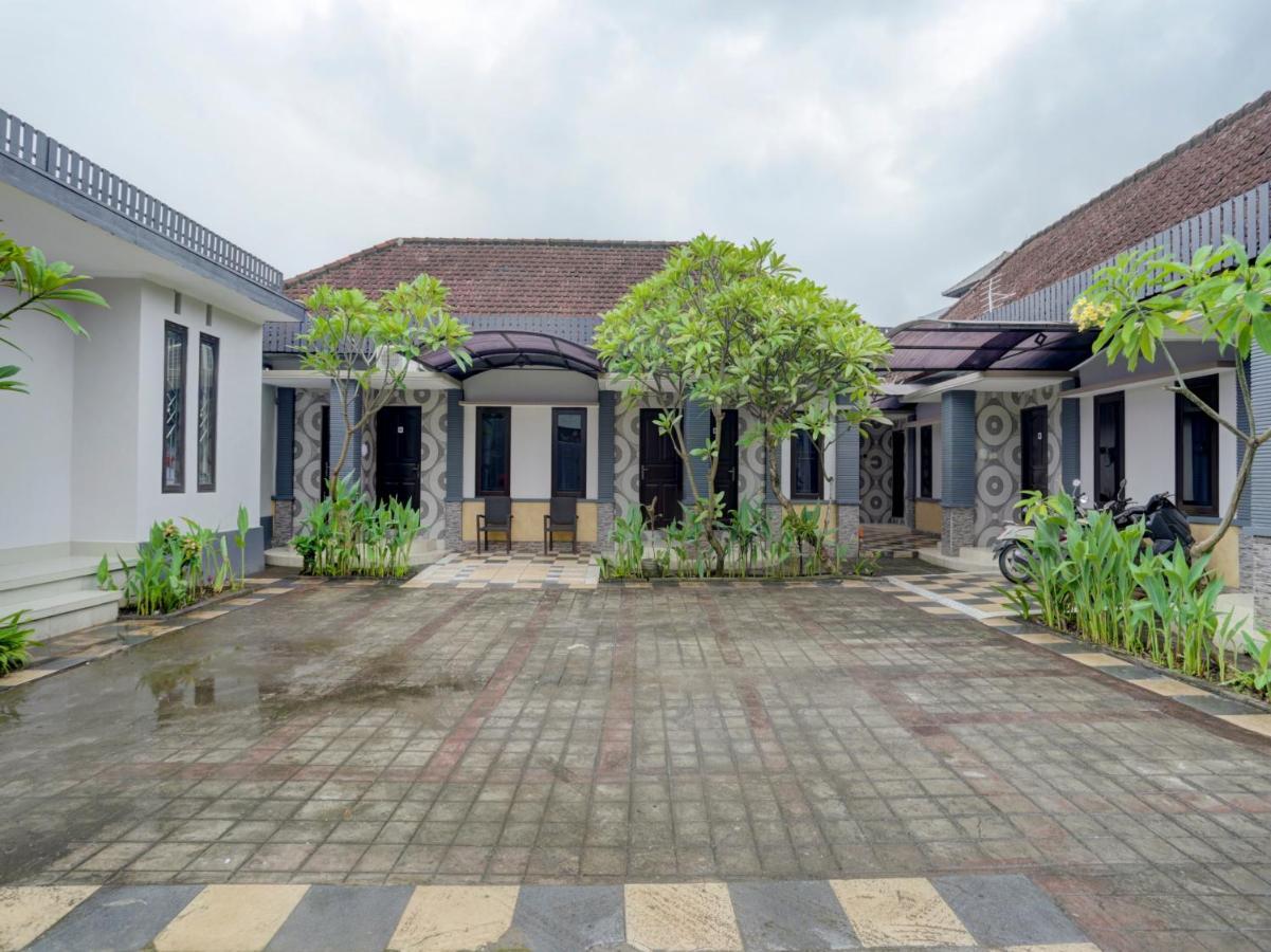 Oyo 90131 Liberty Guest House Sempidi Екстер'єр фото